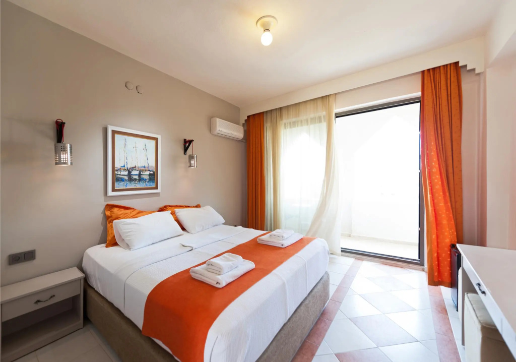 Deluxe Double room (full double bed)