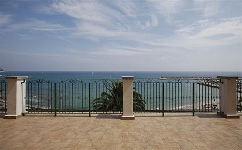 Beach & Waterfront