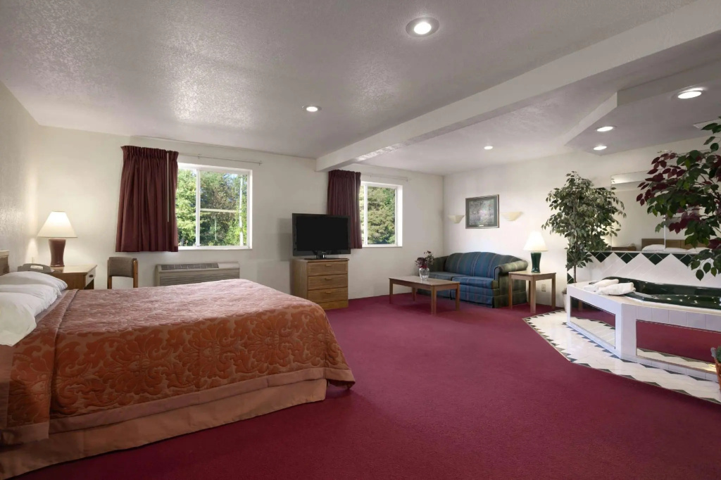 Deluxe Double Suite (full double bed)