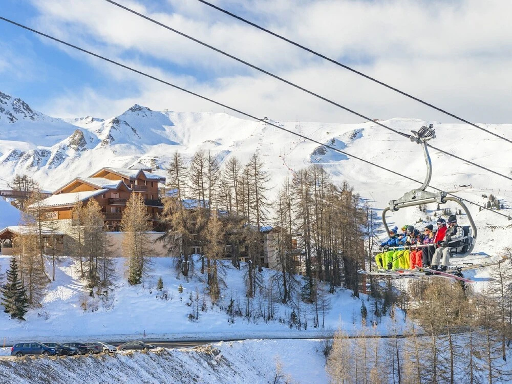 Hilltop Apartment Located Just 100 m. From the Slopes of Plagne