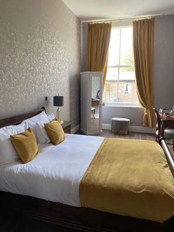 Standard Double room (full double bed)