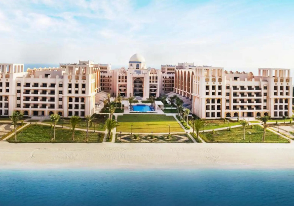 Luxury 300m2 Townhouse. Beach, Gym, Private Pool (2)