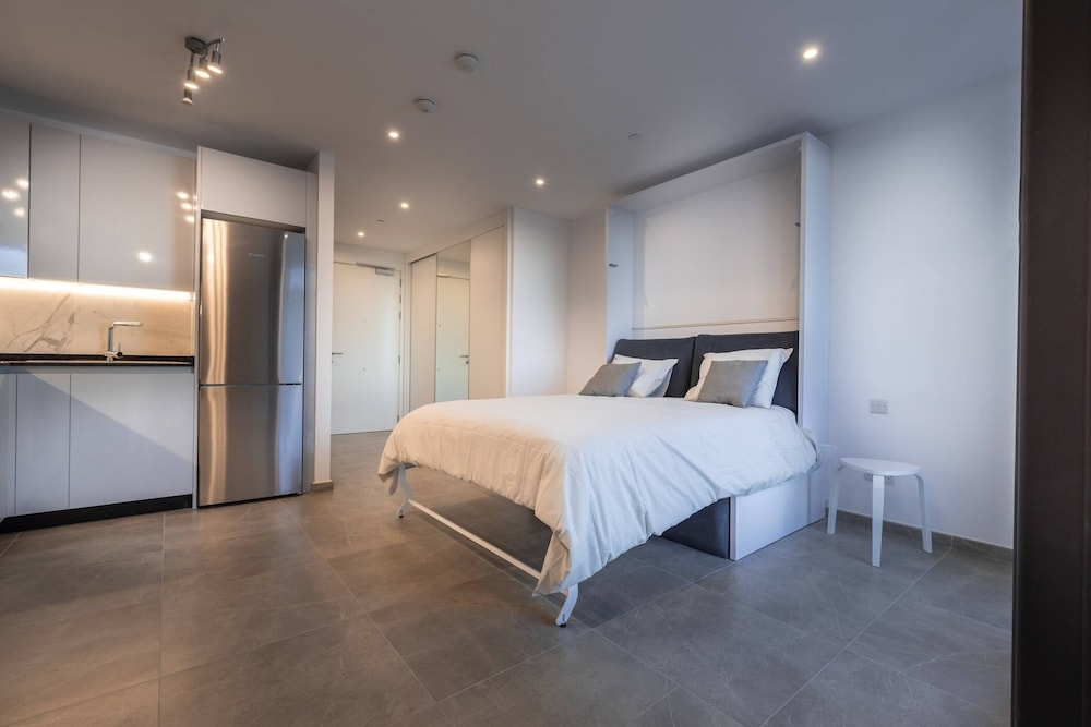 Top Studio With View-hosted by Sweetstay - фото 4