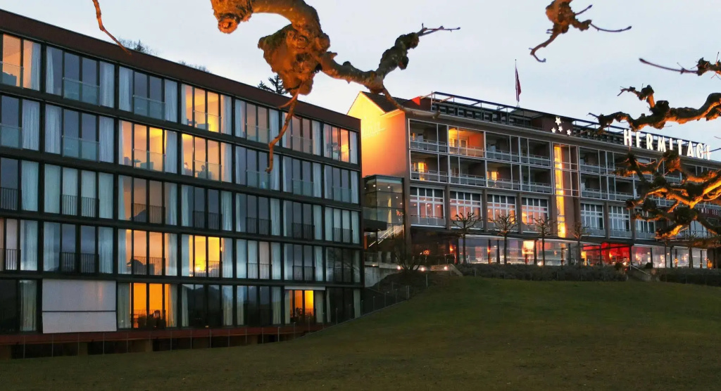 HERMITAGE Lake Lucerne - Beach Club & Lifestyle Hotel