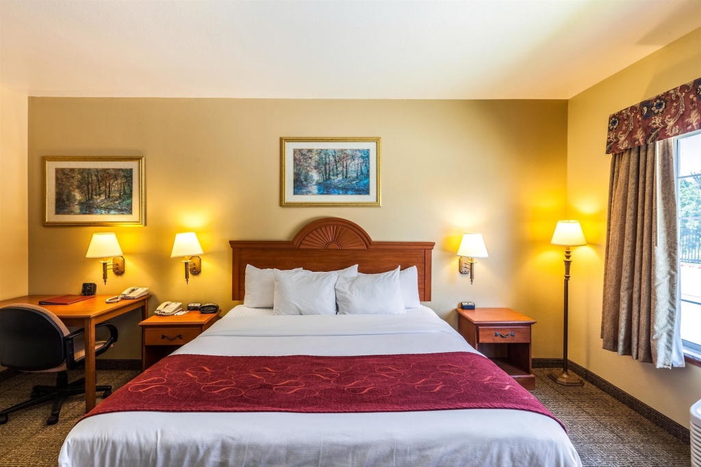 Отель SureStay Plus Hotel by Best Western Mesquite в Меските