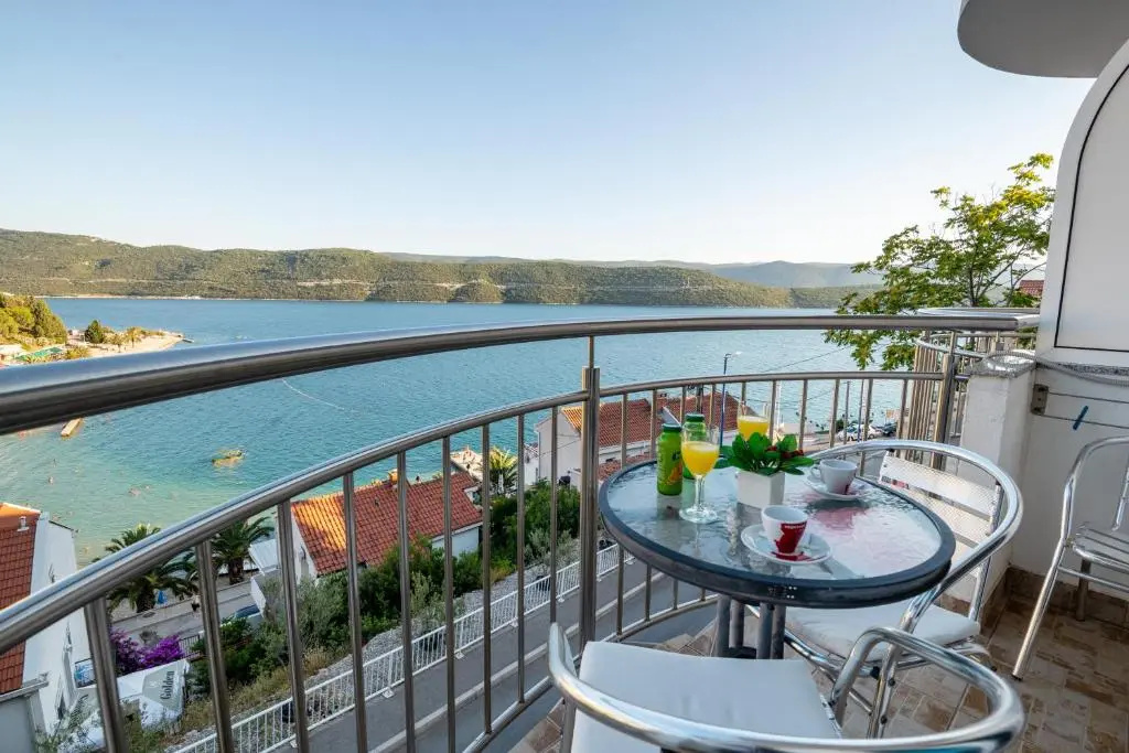Standard Triple room with balcony and with sea view