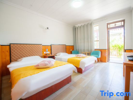 Deluxe room with courtyard view