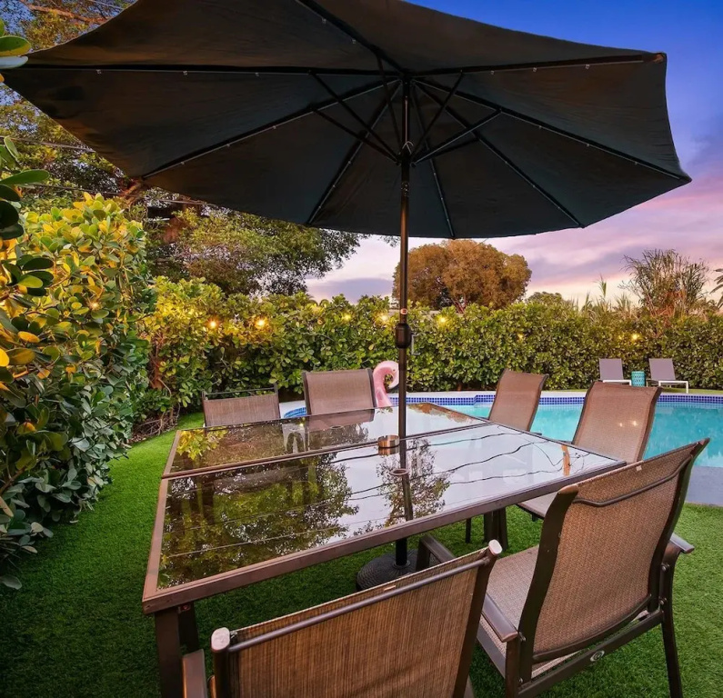 Private Heated Pool & Lovely Home
