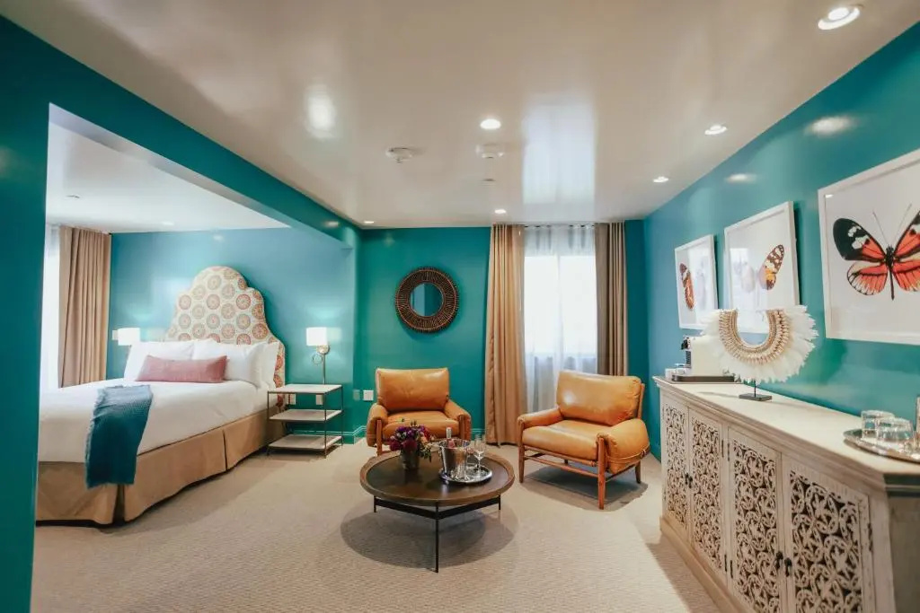 Deluxe Double Suite (full double bed)