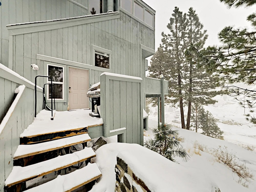 350 Yards To Lift! Private Hot Tub 3 Bedroom Townhouse