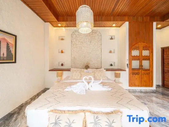 Deluxe Double room with pool view (full double bed)