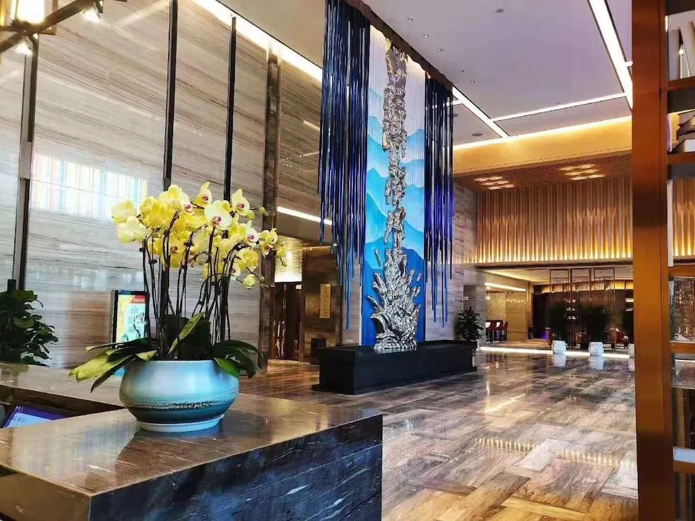 Lobby & Reception