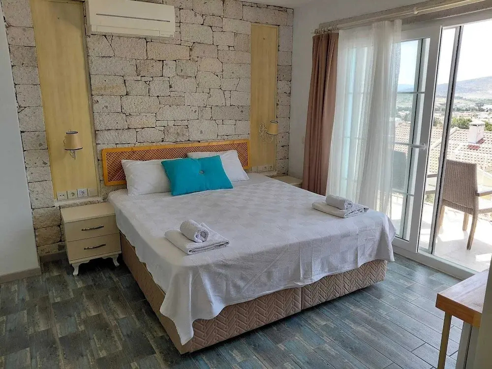 Deluxe Double room with balcony (full double bed)