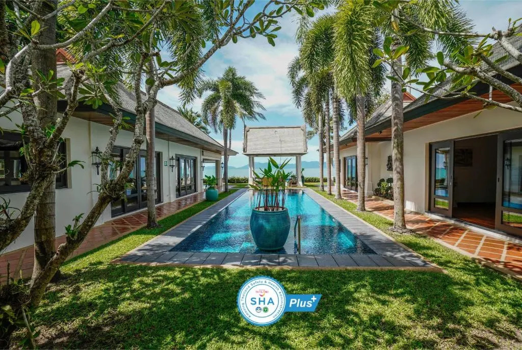 5 Bedrooms Villa beachfront