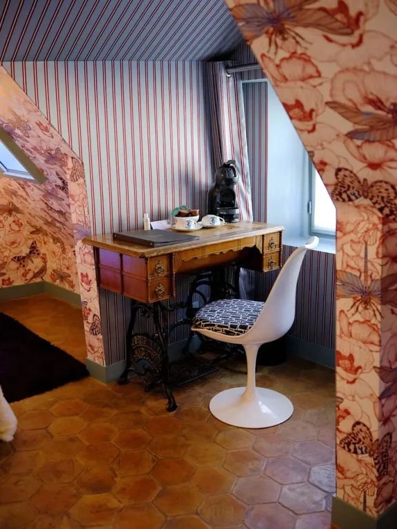 Hôtel du Petit Moulin, Haute Couture hotel by Lacroix 45