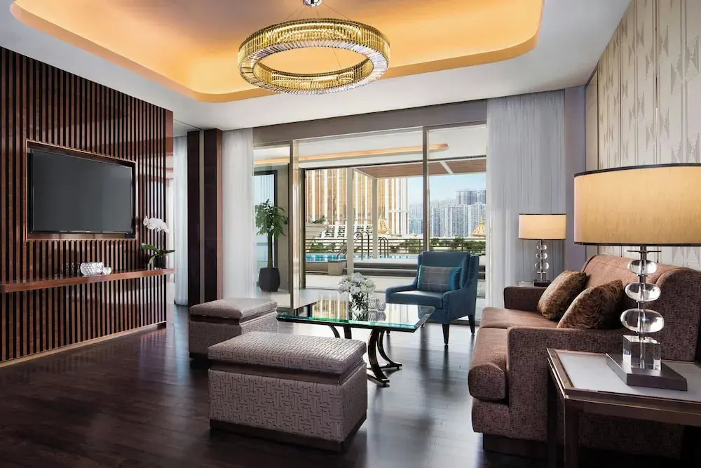 Executive Double Suite with balcony (full double bed)