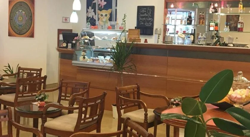 Food & Beverage