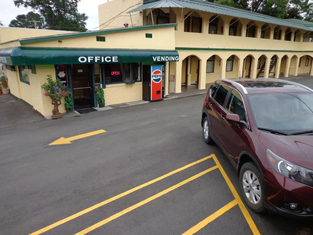 Economy Inn Express Warren
