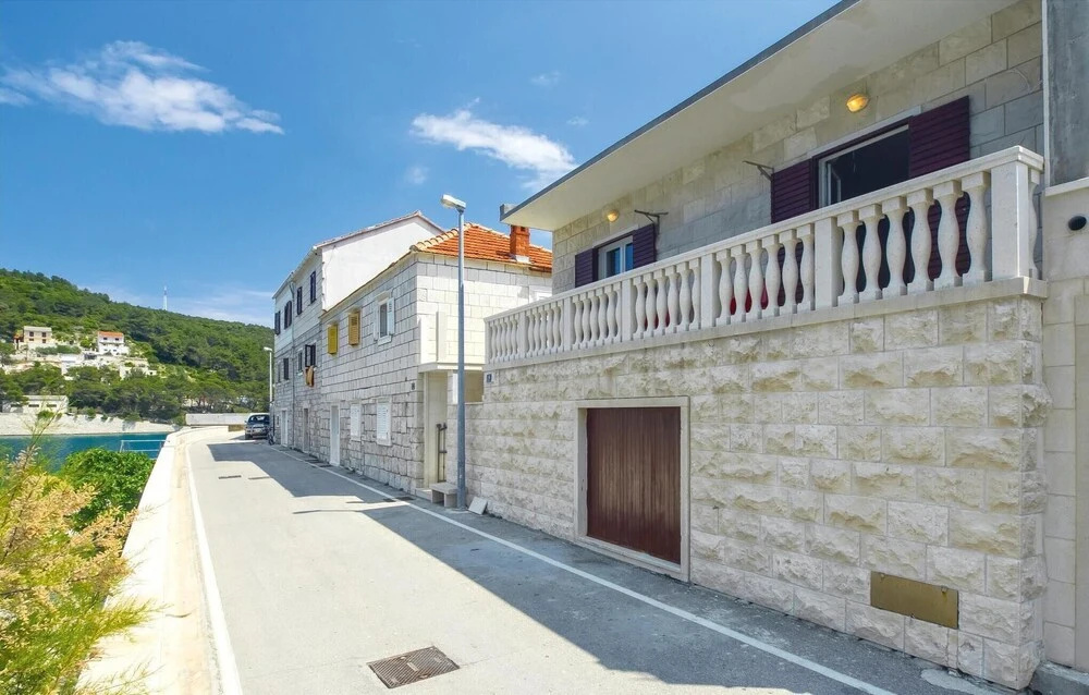 Beautiful Home in Pucisca With 3 Bedrooms and Wifi