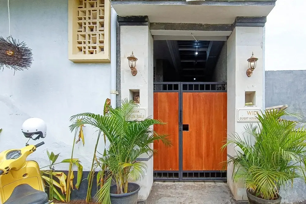 Widi Guest House near GWK Mitra RedDoorz — фото
