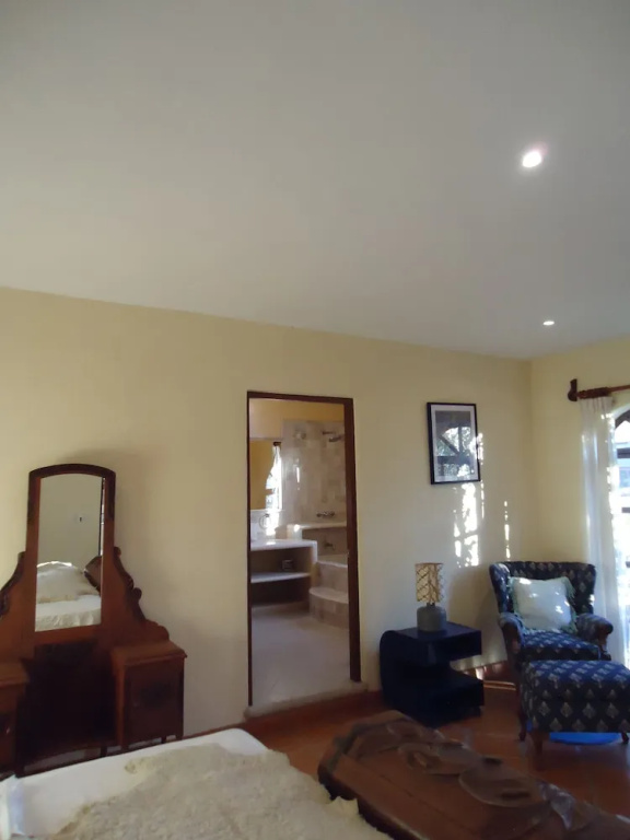 Double Suite (full double bed)