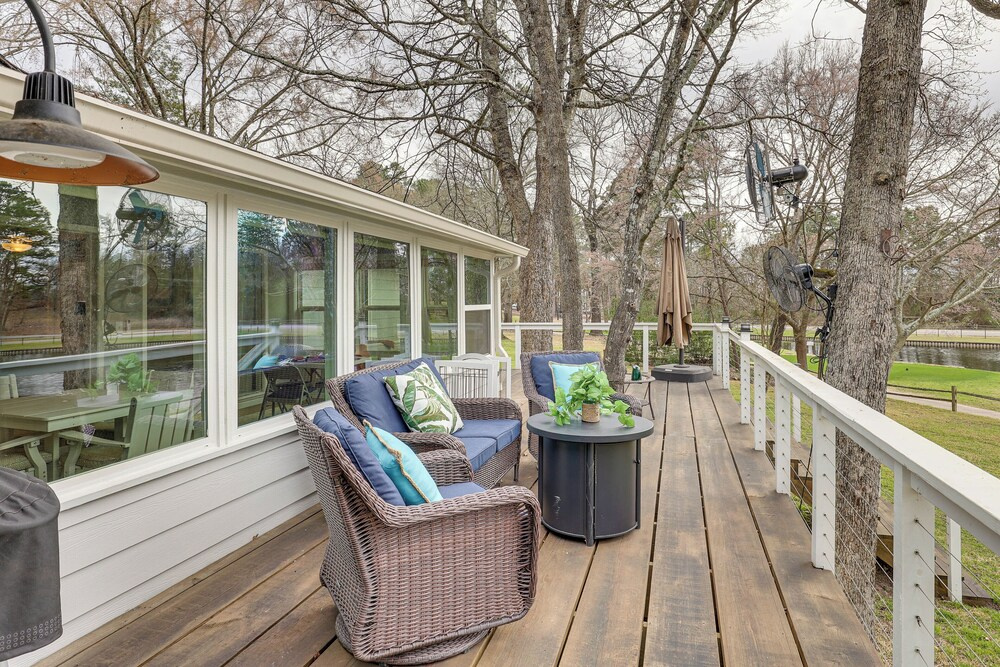 Fairway & Water Views! Peaceful Holly Lake Retreat