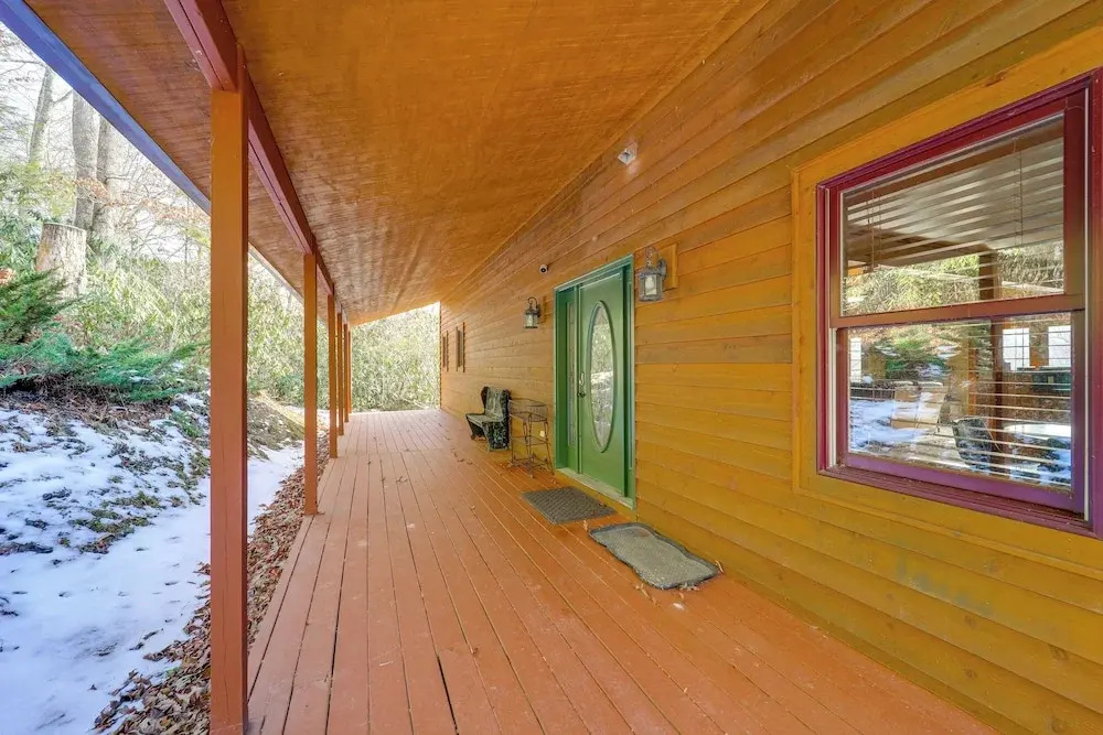 Mtn-view Deck, Game Room! Spacious Elk Park Lodge