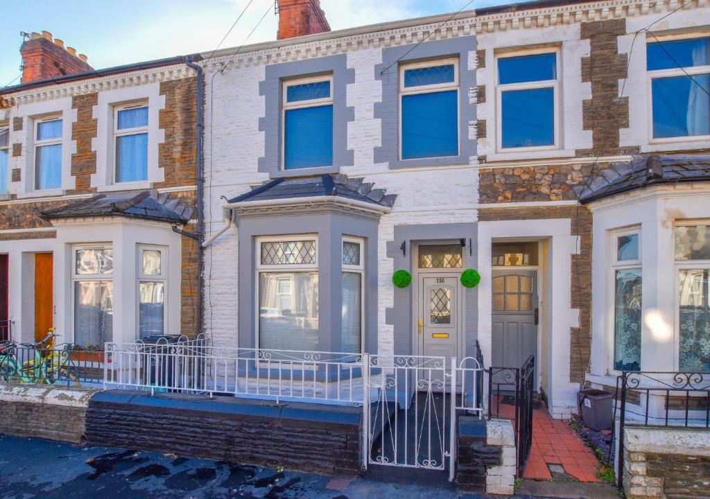 Impeccable 4-bed Home Close to City Centre