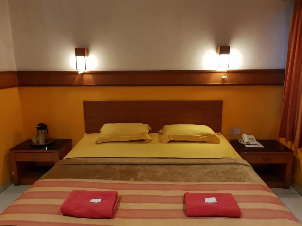 Deluxe Double room (full double bed)