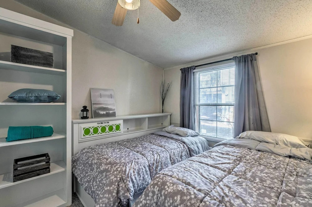 Relaxing Lincoln Forest Retreat w/ Wraparound Deck - фото 3