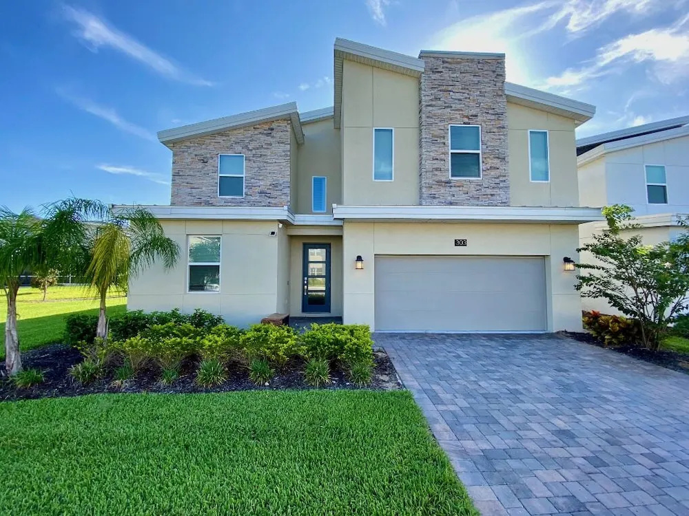 Beautiful 8 Bedroom Home in Champions Gate