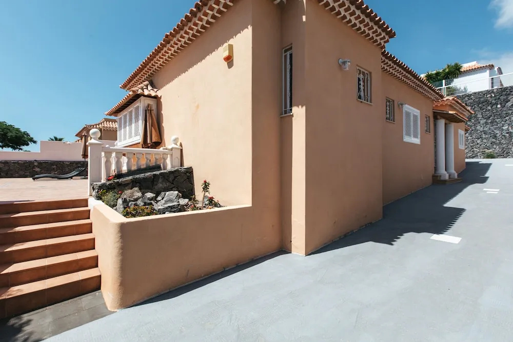 Classic Villa, luxe, private pool & prime location