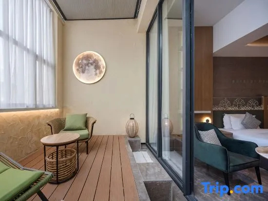 Standard room with balcony and with view