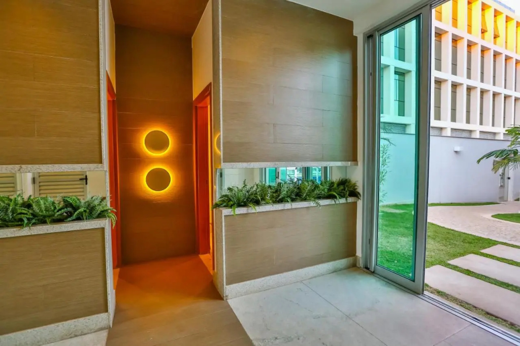 Jade Hotel