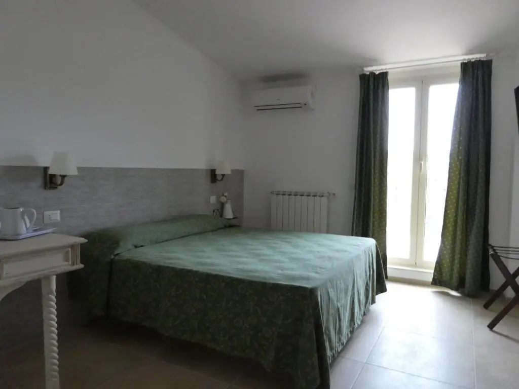 Standard Double room with garden view (full double bed)