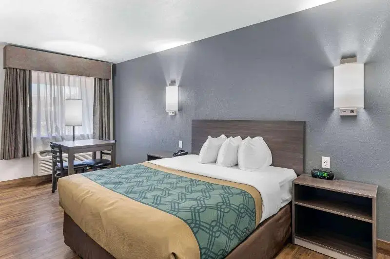 Standard Double room with balcony (full double bed)
