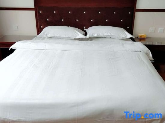 Двухместный номер Business двуспальная кровать в Dongshi Hotel (Changchun Jingyue)