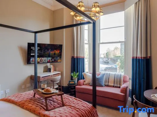 Pembroke House | Studio with Separate Kitchen