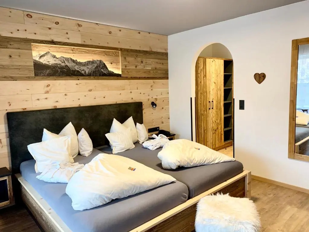 Superior Double room with garden view (full double bed)