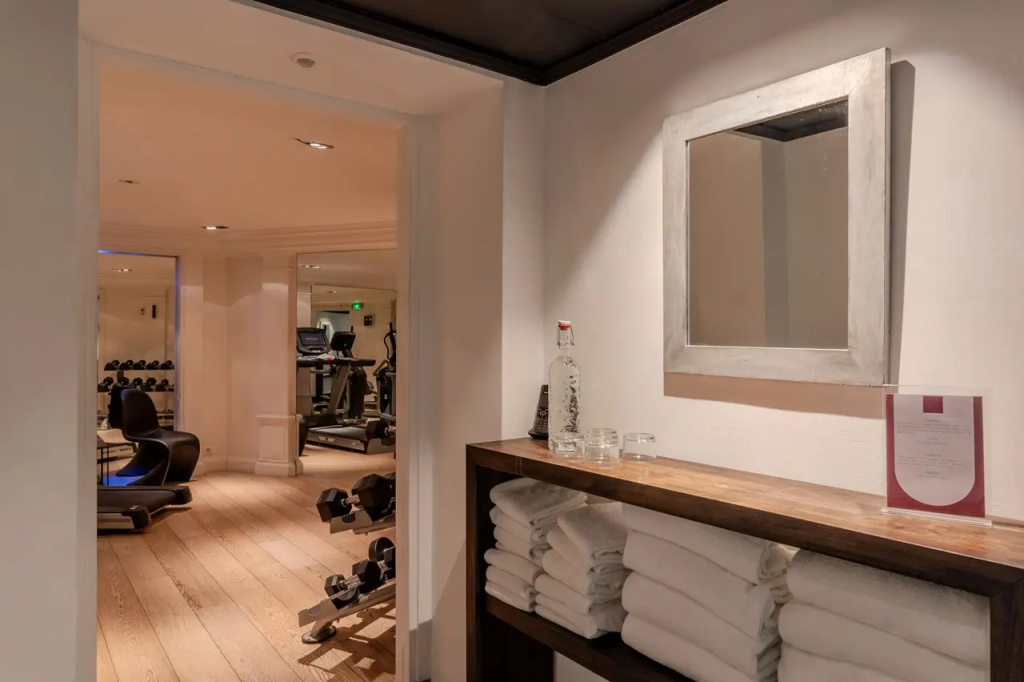 Отель Hotiday Room Collection - Paris Arc de Triomphe в Париже