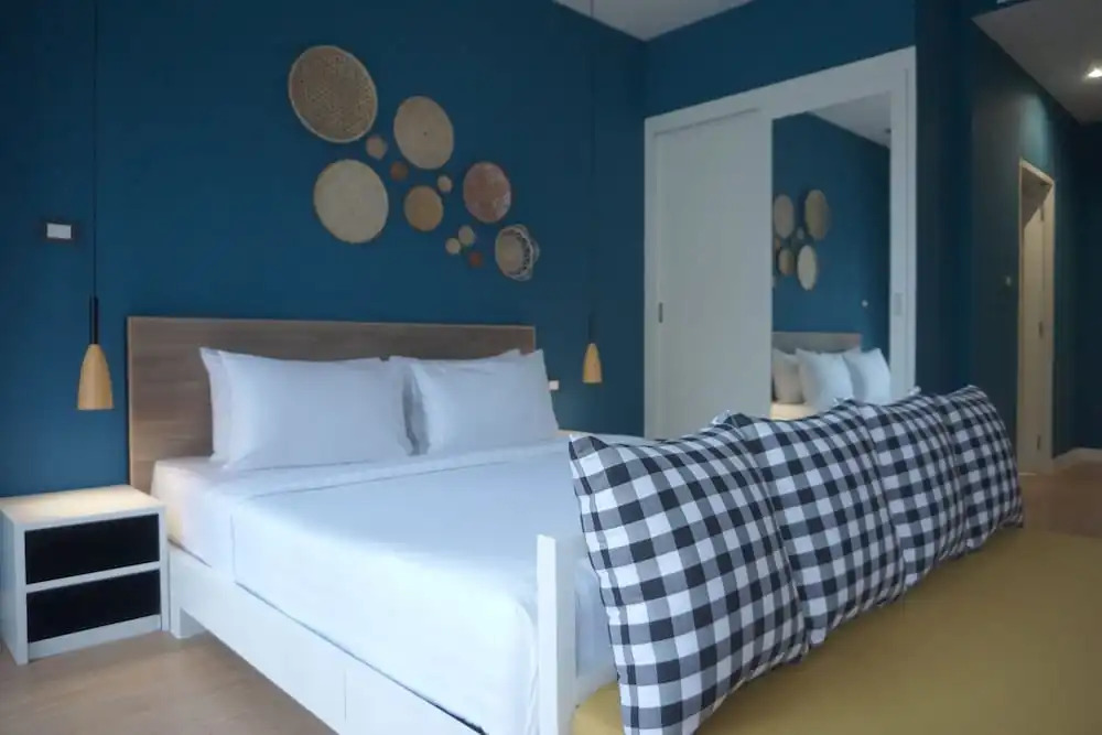 Двухместный номер Deluxe с видом на бассейн двуспальная кровать в Signature Phuket Resort