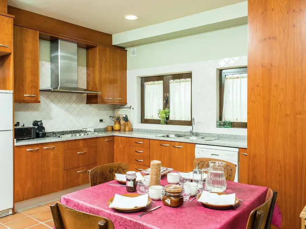 Large Farmhouse with Private Pool & Large Garden near Beach - фото 23