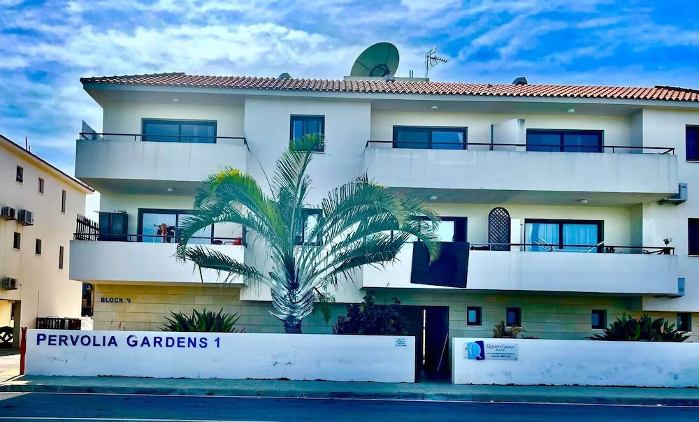 Stunning 1-bed Apartment in Larnaca Near the sea