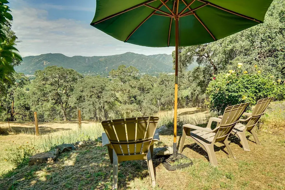 'hilltop Loft' Ukiah Vacation Rental!