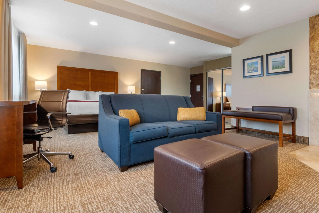 Lobby & Reception
