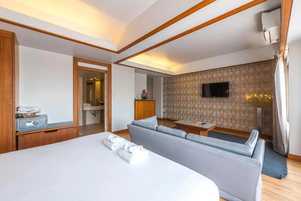 Отель Nonthaburi Palace Hotel в Нонтхабури