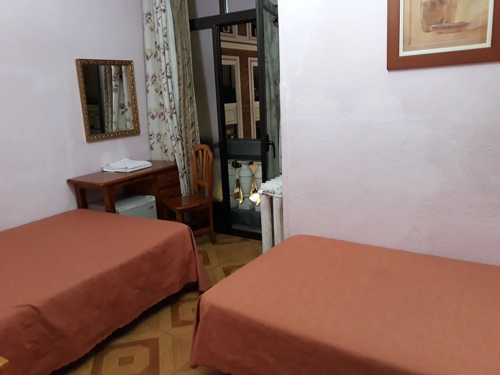Economy Double room (full double bed)