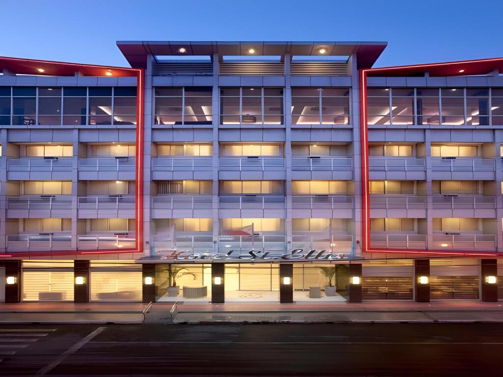 Hotel St. Ellis by null