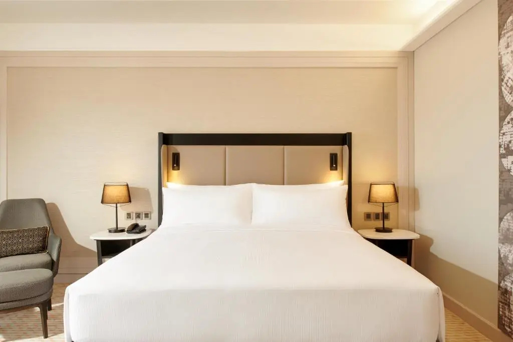 Double Deluxe room with city view (full double bed)