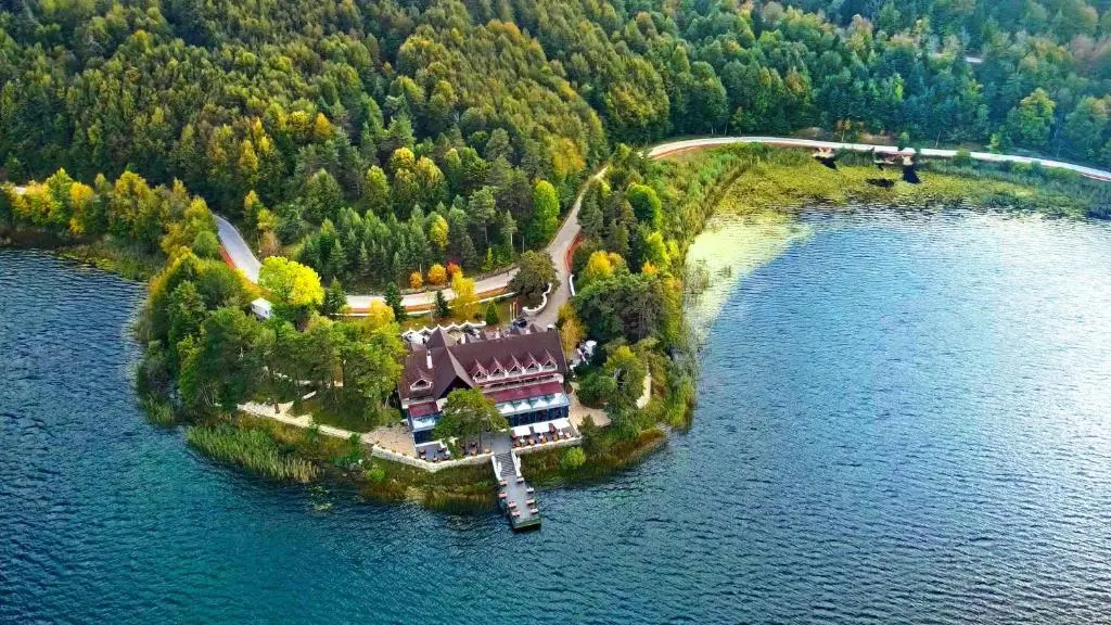 Beach & Waterfront